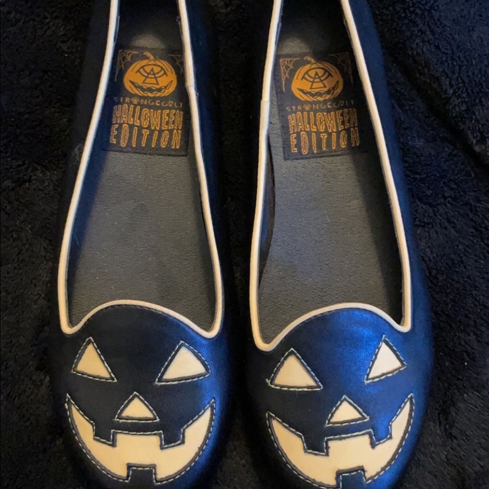 Strange cult Halloween edition flats